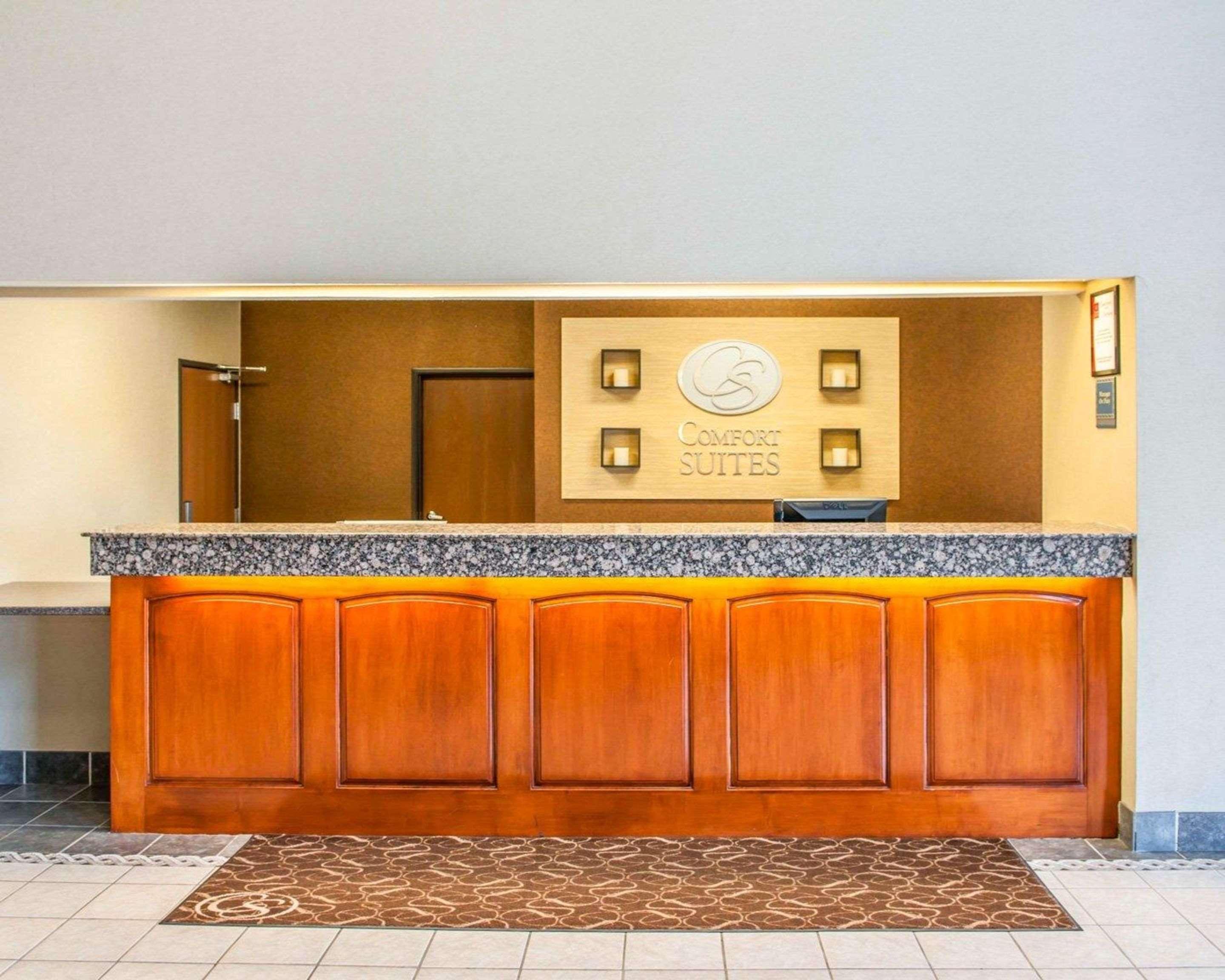Comfort Suites Auburn Near I-69 Exterior photo
