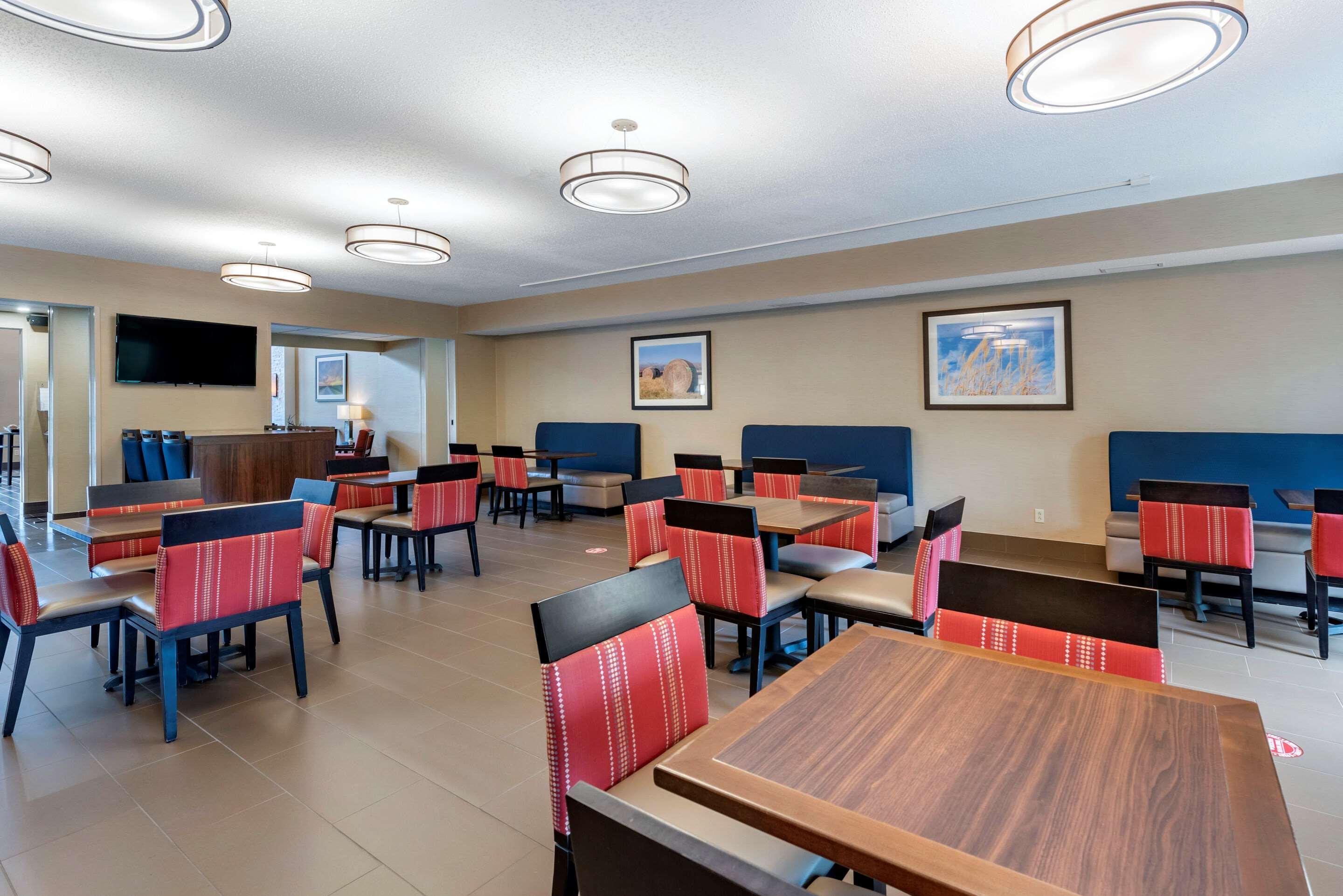 Comfort Suites Auburn Near I-69 Exterior photo